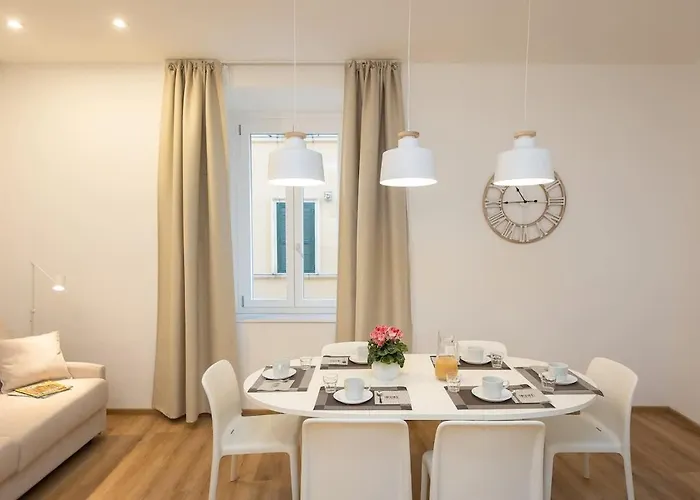 Colosseum Holidays - Three-bedroom Appartamento *