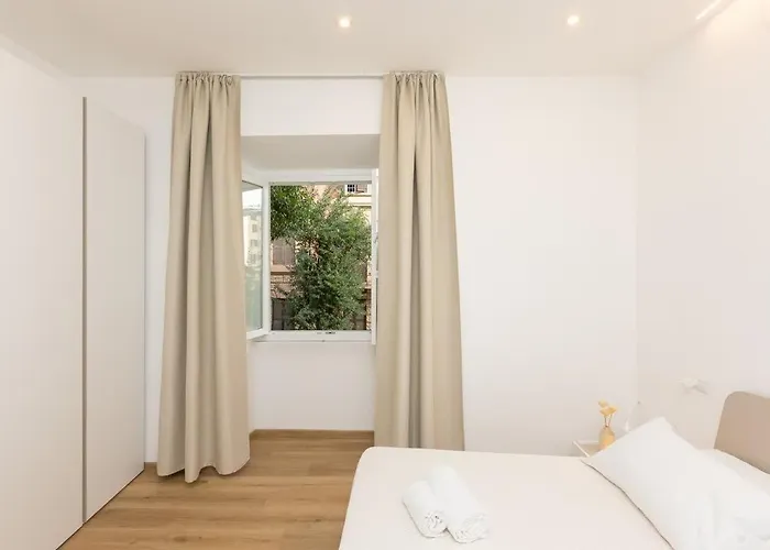 Colosseum Holidays - Three-bedroom Roma