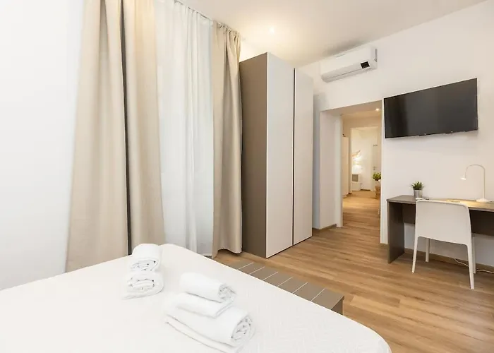 Colosseum Holidays - Three-bedroom
