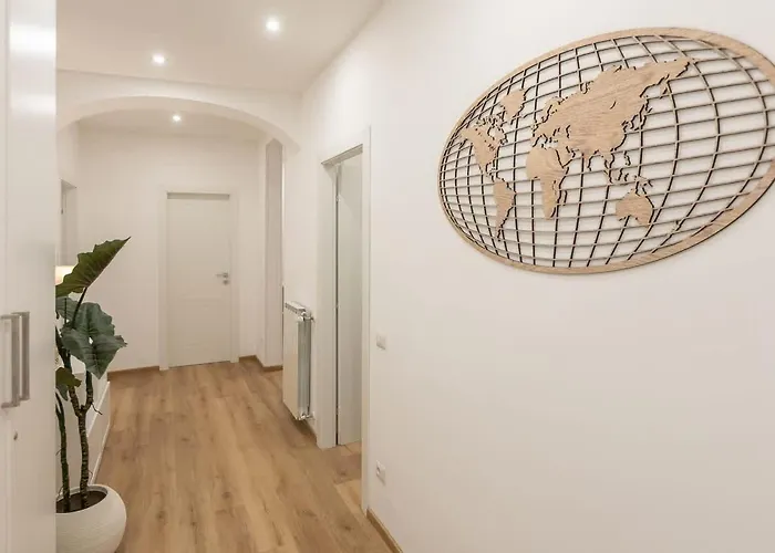 Colosseum Holidays - Three-bedroom *
