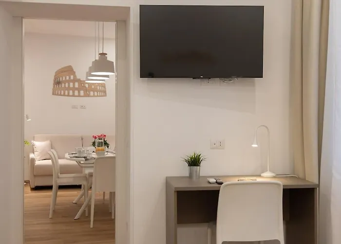 Colosseum Holidays - Three-bedroom Roma