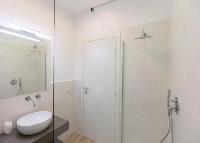 Colosseum Holidays - Three-bedroom * Roma
