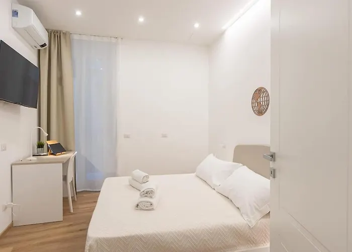 Colosseum Holidays - Three-bedroom Roma
