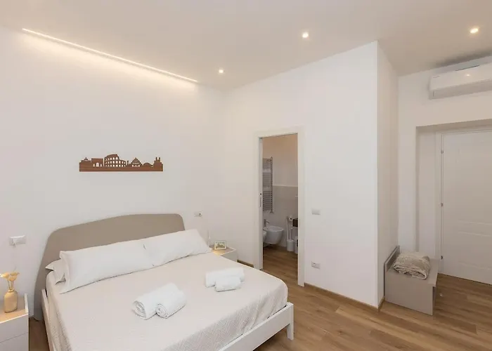 Colosseum Holidays - Three-bedroom * Roma