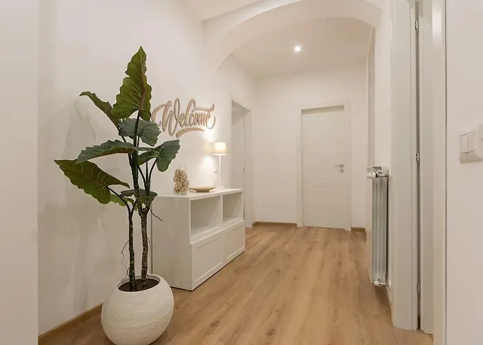 Colosseum Holidays - Three-bedroom Appartamento *